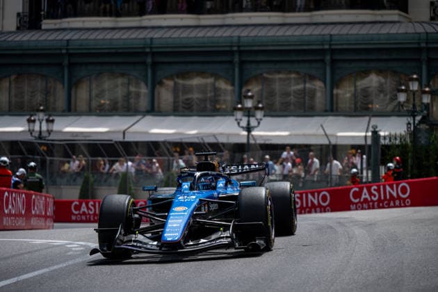 Alexander Albon (Atlassian Williams F1 Team, Thailand, 23) im FW48 vor dem Hotel de Paris, MCO, Formel 1 Weltmeisterschaft, Monaco Grand Prix, Monte Carlo, Freies Training, Saison 2026, 05.06.2026 MCO, Formel 1 Weltmeisterschaft, Monaco Grand Prix, Monte Carlo, Freies Training, Saison 2026, 05.06.2026 Monte Carlo Copyright: xEibner-Pressefoto Memmlerx EP_MMR