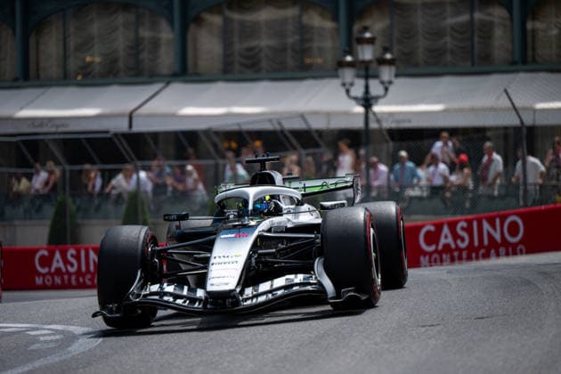 Sergio Checo Perez (Cadillac F1 Team, Mexiko, 11) im MAC-26 vor dem Hotel de Paris, MCO, Formel 1 Weltmeisterschaft, Monaco Grand Prix, Monte Carlo, Freies Training, Saison 2026, 05.06.2026 MCO, Formel 1 Weltmeisterschaft, Monaco Grand Prix, Monte Carlo, Freies Training, Saison 2026, 05.06.2026 Monte Carlo Copyright: xEibner-Pressefoto Memmlerx EP_MMR