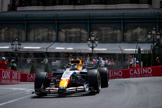 Arvid Lindblad (Visa Cash App Racing Bulls F1 Team, Großbritannien, 41) im VCARB 03 vor dem Hotel de Paris, MCO, Formel 1 Weltmeisterschaft, Monaco Grand Prix, Monte Carlo, Freies Training, Saison 2026, 05.06.2026 MCO, Formel 1 Weltmeisterschaft, Monaco Grand Prix, Monte Carlo, Freies Training, Saison 2026, 05.06.2026 Monte Carlo Copyright: xEibner-Pressefoto Memmlerx EP_MMR