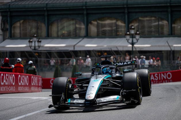 George Russell (Mercedes-AMG Petronas F1 Team, Großbritannien, 63) im F1 W17 vor dem Hotel de Paris, MCO, Formel 1 Weltmeisterschaft, Monaco Grand Prix, Monte Carlo, Freies Training, Saison 2026, 05.06.2026 MCO, Formel 1 Weltmeisterschaft, Monaco Grand Prix, Monte Carlo, Freies Training, Saison 2026, 05.06.2026 Monte Carlo Copyright: xEibner-Pressefoto Memmlerx EP_MMR