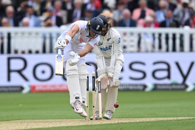 England v New Zealand, International Test Match 2026 Wicket - Jacob Bethell of England is bowled by Matt Henry of New Zealand as the ball keeps low and goes under his bat during the International Test Match 2026 match between England and New Zealand at Lord s Cricket Ground, St John s Wood, UK on 5 June 2026. St John s Wood Lord s Cricket Ground London UK Editorial use only , Copyright: xGrahamxHuntx PSI-24394-0098