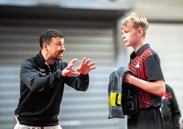 TISCHTENNIS TT-FINALS 2026 IN ERFURT ** NUR FÜR REDAKTIONELLE ZWECKE ** EDITORIAL USE ONLY **<p>05 06 2026-Erfurt: 94. Nationale Deutsche Meisterschaften Leistungsklassen Erwachsene A (bis 2000) im Foto: Lion Cooper Schlagenhoff (Post SV Mühlhausen 1951 e.V.) mit seinem Trainer Erik Schreyer (Post SV Mühlhausen) ( Deutschland Thueringen Erfurt Copyright: SaschaxFromm