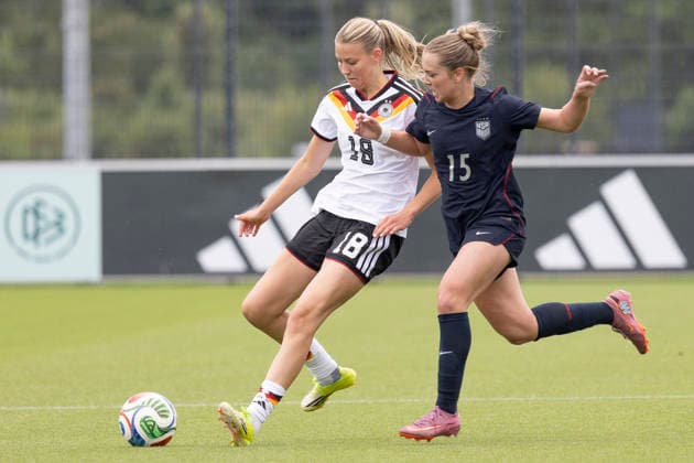 U19 Frauen Testspiel: Deutschland - USA, 05.06.2026 Mia-Lena Maas (Deutschland U19 18) & Maddie Padelski (USA U19 15) im zweikampf u mden Ball, Deutschland - USA, Frankfurt, DFB-Campus, 5.6.2026 Copyright: xBEAUTIFULxSPORTS Gawlikx