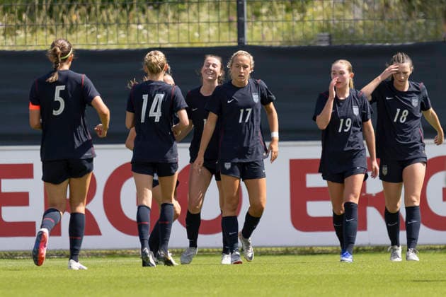 U19 Frauen Testspiel: Deutschland - USA, 05.06.2026 Olivia Stafford (USA U19 11) erzielte das Tor den Treffer zum 2:0 und klatschte mit Kylie Maxwell (USA U19 17) & Gracie Milam (USA U19 14) ab und feierte mit Lauren Malsom (USA U19 19) & Riley Cross (USA U19 ä18) & Pearl Cecil (USA U19 5), Deutschland - USA, Frankfurt, DFB-Campus, 5.6.2026 Copyright: xBEAUTIFULxSPORTS Gawlikx