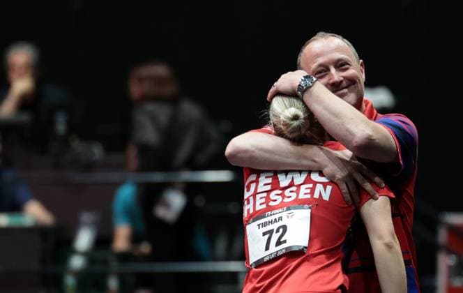 TT Finals Thueringen 05.06.2026, Erfurt, Messehalle, TT Finals, LOTTO Thueringen Tischtennis-Finals, sechs Deutsche Meisterschaften werde unter einem Dach ausgetragen im Bild: Jugend 19 Finale -Lorena Morsch gewinnt das Finale im Einzel und ist Deutscher Meisterin, hier gratuliert ihr Trainer