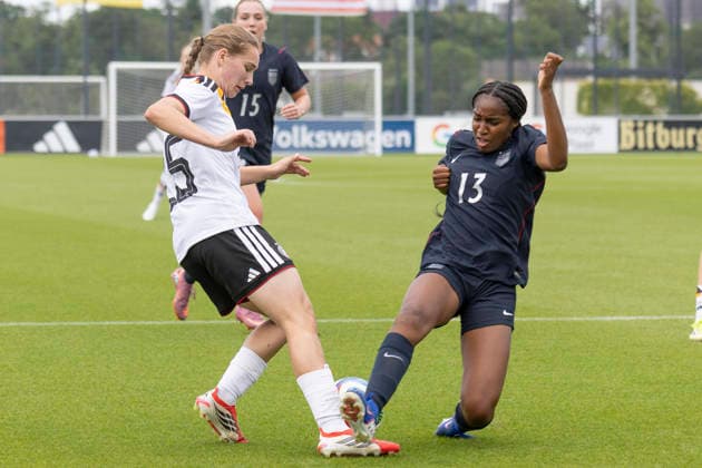 U19 Frauen Testspiel: Deutschland - USA, 05.06.2026 Maria Penner (Deutschland U19 25) geht geschickt an Daya King (USA U19 13) vorbei, im zweikmapf um den ball, Deutschland - USA, Frankfurt, DFB-Campus, 5.6.2026 Copyright: xBEAUTIFULxSPORTS Gawlikx