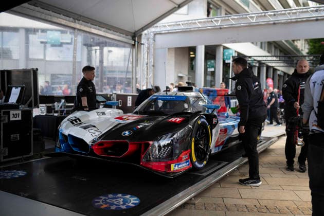 24 HEURES DU MANS 2026 - PESAGE 15 MAGNUSSEN Kevin (dnk), MARCIELLO Raffaele (swi), VANTHOOR Dries (bel), BMW M Team WRT, BMW M Hybrid V8 15, Hypercar, during Le Pesage of the 24 Hours of Le Mans 2026, 3rd round of the 2026 FIA World Endurance Championship, from June 5 to 6, 2026 on the Place de la RÃ publique in Le Mans, France - Le MansFrance Copyright: xFabrizioxBoldonix