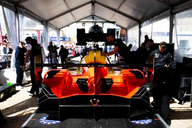 24 HEURES DU MANS 2026 - PESAGE 20 FRIJNS Robin (nld), RAST Renà (ger), VAN DER LINDE Sheldon (zaf), BMW M Team WRT, BMW M Hybrid V8 20, Hypercar, during Le Pesage of the 24 Hours of Le Mans 2026, 3rd round of the 2026 FIA World Endurance Championship, from June 5 to 6, 2026 on the Place de la Rà publique in Le Mans, France - Le MansFrance Copyright: xFabrizioxBoldonix