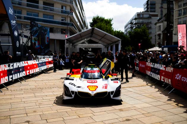 24 HEURES DU MANS 2026 - PESAGE 20 FRIJNS Robin (nld), RAST Renà (ger), VAN DER LINDE Sheldon (zaf), BMW M Team WRT, BMW M Hybrid V8 20, Hypercar, during Le Pesage of the 24 Hours of Le Mans 2026, 3rd round of the 2026 FIA World Endurance Championship, from June 5 to 6, 2026 on the Place de la Rà publique in Le Mans, France - Le MansFrance Copyright: xFabrizioxBoldonix
