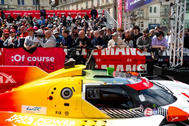 24 HEURES DU MANS 2026 - PESAGE 20 FRIJNS Robin (nld), RAST Renà (ger), VAN DER LINDE Sheldon (zaf), BMW M Team WRT, BMW M Hybrid V8 20, Hypercar, during Le Pesage of the 24 Hours of Le Mans 2026, 3rd round of the 2026 FIA World Endurance Championship, from June 5 to 6, 2026 on the Place de la Rà publique in Le Mans, France - Le MansFrance Copyright: xFabrizioxBoldonix