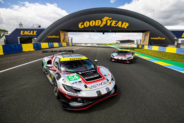 24 HEURES DU MANS 2026 - PESAGE 54 CASTELLACCI Francesco (ita), FLOHR Thomas (sui), RIGON Davide (ita), Vista AF Corse, Ferrari 296 GT3 Evo 54, LM GT3, 21 HERIAU Francois (fra), MANN Simon (usa), ROVERA Alessio (ita), Vista AF Corse, Ferrari 296 LMGT3 Evo 21, LM GT3, ambiance during Le Pesage of the 24 Hours of Le Mans 2026, 3rd round of the 2026 FIA World Endurance Championship, from June 5 to 6, 2026 on the Place de la RÃ publique in Le Mans, France - Le MansFrance  Copyright: xJULIENxDELFOSSEx