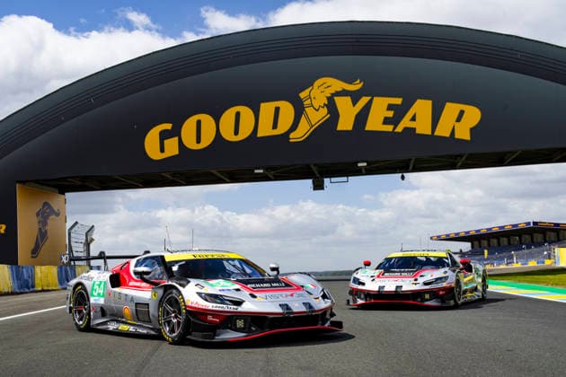 24 HEURES DU MANS 2026 - PESAGE 54 CASTELLACCI Francesco (ita), FLOHR Thomas (sui), RIGON Davide (ita), Vista AF Corse, Ferrari 296 GT3 Evo 54, LM GT3, 21 HERIAU Francois (fra), MANN Simon (usa), ROVERA Alessio (ita), Vista AF Corse, Ferrari 296 LMGT3 Evo 21, LM GT3, ambiance during Le Pesage of the 24 Hours of Le Mans 2026, 3rd round of the 2026 FIA World Endurance Championship, from June 5 to 6, 2026 on the Place de la RÃ publique in Le Mans, France - Le MansFrance  Copyright: xJULIENxDELFOSSEx