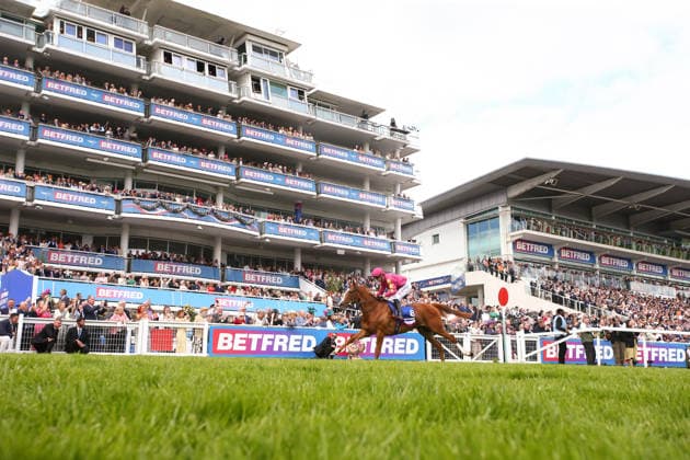 Ladies Day Epsom Thundering On ridden by Dylan Browne McMonagle (Maroon, yellow stars) wins the Betfred Oaks on Ladies Day during the Derby Festival at Epsom Racecourse, Epsom 05 06 2026 UK Newspapers OUT Copyright: xMarkxChappellx FIL-23540-0035