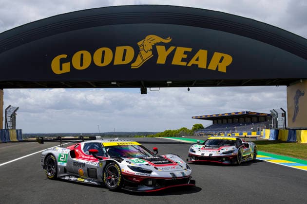 24 HEURES DU MANS 2026 - PESAGE 21 HERIAU Francois (fra), MANN Simon (usa), ROVERA Alessio (ita), Vista AF Corse, Ferrari 296 LMGT3 Evo 21, LM GT3, 54 CASTELLACCI Francesco (ita), FLOHR Thomas (sui), RIGON Davide (ita), Vista AF Corse, Ferrari 296 GT3 Evo 54, LM GT3, ambiance during Le Pesage of the 24 Hours of Le Mans 2026, 3rd round of the 2026 FIA World Endurance Championship, from June 5 to 6, 2026 on the Place de la RÃ publique in Le Mans, France - Le MansFrance  Copyright: xJULIENxDELFOSSEx