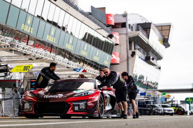 24 HEURES DU MANS 2026 - PESAGE 34 DEMPSEY Peter (irl), YOLUC Salih (tur), EASTWOOD Charlie (irl), Racing Team Turkey by TF, Corvette Z06 LMGT3.R 34, LM GT3, ambiance during Le Pesage of the 24 Hours of Le Mans 2026, 3rd round of the 2026 FIA World Endurance Championship, from June 5 to 6, 2026 on the Place de la RÃ publique in Le Mans, France - Le MansFrance  Copyright: xJULIENxDELFOSSEx