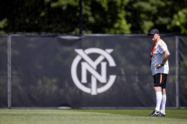 NEW YORK - Netherlands coach Ronald Koeman during a training session of the Dutch national team, Nationalteam at the Etihad City Football Academy training complex on June 5, 2026, in Orangeburg, New York. The Dutch national team is preparing for the 2026 World Cup. ROBIN VAN LONKHUIJSEN ANP xVIxANPxSportx xxANPxIVx 560181355 originalFilename: 560181355.jpg