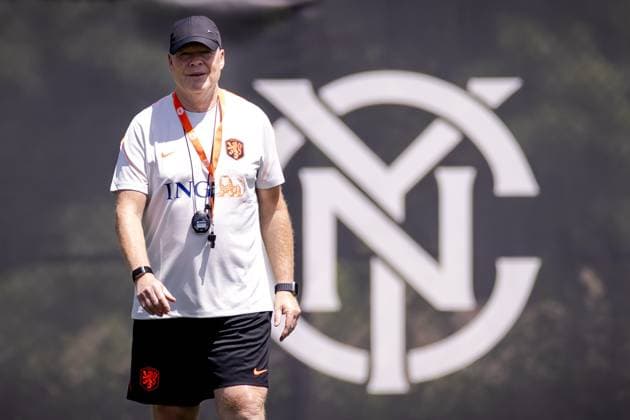 NEW YORK - Netherlands coach Ronald Koeman during a training session of the Dutch national team, Nationalteam at the Etihad City Football Academy training complex on June 5, 2026, in Orangeburg, New York. The Dutch national team is preparing for the 2026 World Cup. ROBIN VAN LONKHUIJSEN ANP xVIxANPxSportx xxANPxIVx 560181786 originalFilename: 560181786.jpg