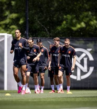 NEW YORK - Virgil van Dijk of the Netherlands (l) during a training session of the Dutch national team, Nationalteam at the Etihad City Football Academy training complex, on June 5, 2026, in Orangeburg, New York. The Dutch national team is preparing for the 2026 FIFA World Cup, WM, Weltmeisterschaft, Fussball ROBIN VAN LONKHUIJSEN ANP xVIxANPxSportx xxANPxIVx 560182087 originalFilename: 560182087.jpg