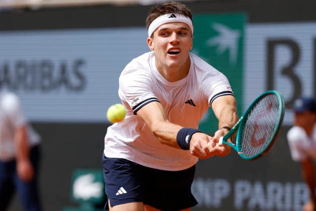 June 5, 2026, Paris, Paris, France: Jakub MENSIK (CZE) during the tennis Grand Slam of Roland Garros 2026, menÃ¢â‚¬â ¢s semi final match between Jakub MENSIK (CZE) and Alexander ZVEREV (GER) at Roland Garros Stadium - on June 04 2026 .Paris - France Paris France - ZUMAb253 20260605_zsp_b253_019 Copyright: xLoicxBaratouxx