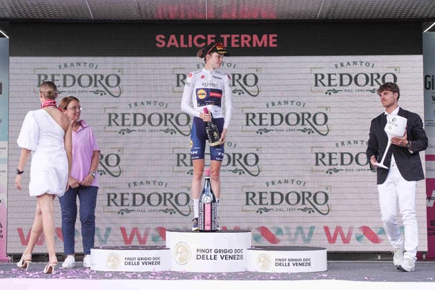 Canada’s Isabella Holmgren of Lidl - Trek’s wearing the best yung rider jersey after Stage 7 of the Giro d’Italia Women, from Sorbolo Mezzani to Salice Terme, Italy, Friday, June 5, 2026  Copyright: xMarcoxAlpozzi LaPressex