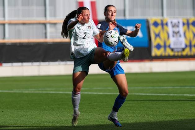 05.June. 2026 – SOCCER – UEFA Women s European Qualifiers, Austria (W) vs Slovenia (W) Chiara D Angelo (Austria) and Ula Omerzu (Slovenia) in duel VIENNA VIENNA, AUSTRIA – Sportclub-Platz Dornbach Sportclub-Platz Dornbach AUSTRIA