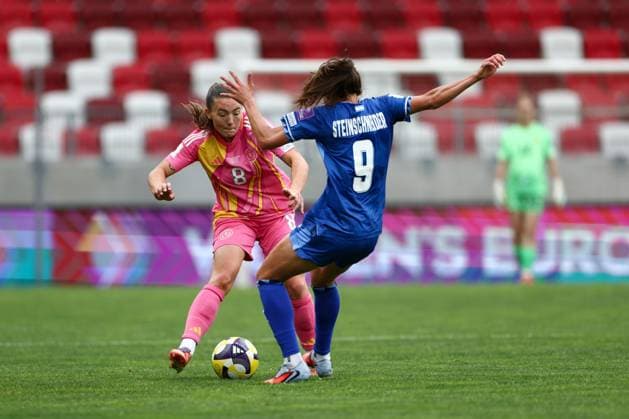 Miriael Taylor of Scotland Women and Rahel Steinschneider of Israel Women Scotland Women v Israel Women, FIFA 2027 Women s World Cup Qualifying, Football, Bozsnik Arena, Budapest, Hungary - 05 Jun 2026Budapest Bozsnik Arena Hungary EDITORIAL USE ONLY No use with unauthorised audio, video, data, fixture lists, club league logos or live services. Online in-match use limited to 120 images, no video emulation. No use in betting, games or single club league player publications.  Copyright: xNikolaxKrstic Shutterstockx 16911189bj