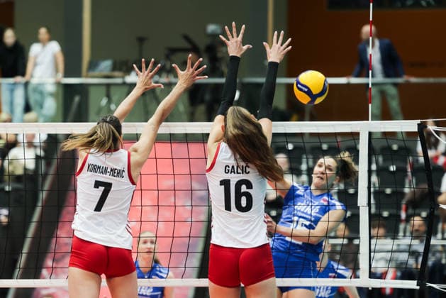 VOLLEYBALL - CEV ELW, AUT vs SVK SCHWECHAT,AUSTRIA,05.JUN.26 - VOLLEYBALL - CEV European League women, OEVV international match, Länderspiel, Nationalmannschaft Austria vs Slovakia. Image shows Karolina Fricova (SVK), Aida Korman-Mehic and Anamarija Galic (AUT).  GEPAxpictures xDavidxBitzan