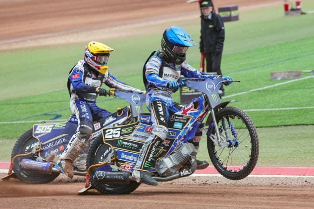 05.06.2026 MANCHESTER (ANGLIA), NATIONAL SPEEDWAY STADIUM, ZUZEL (SPEEDWAY), INDYWIDUALNE MISTRZOSTWA SWIATA (FIM SPEEDWAY World Championship, WM, Weltmeisterschaft GRAND PRIX 2026) - ATPI FIM SPEEDWAY GRAND PRIX OF GREAT BRITAIN - MANCHESTER ROUND NO.3 QUALIFYING PRACTICE NZ ACK HOLDER WYGRYWA BIEG SPRINTERSKI, Z TYLU ROBERT LAMBERT FOTO PAWEL WILCZYNSKI CYFRASPORT NEWSPIX.PL --- newspix.pl 