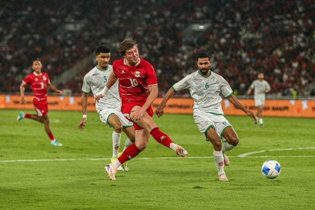 June 5, 2026, Jakarta, Java, Indonesia: Ole Romeny (middle) of Indonesia shoots the ball that leads in to a goal during the FIFA MenÃ¢â‚¬â ¢s Match Day between Indonesia and Oman at Gelora Bung Karno Stadium, Jakarta, Indonesia. Indonesia defeated Oman 3Ã¢â‚¬0 in the International Friendly, Länderspiel, Nationalmannschaft encounter. FIFA MENS MATCH DAY 2026 - INDONESIA V OMAN  - ZUMAp283 20260605_zip_p283_011 Copyright: xClaudioxPramanax