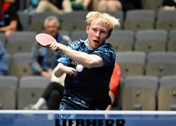 ara Athlet Mio Wagner (SV Siek) wird erstmals Deutscher Meister im Tischtennis-Regelsport LOTTO Thüringen TT-Finals 2026 in Erfurt. Deutsche Meisterschaften U19 am5. Juni 2026. Para Athlet Mio Wagner (SV Siek) wird erstmals Deutscher Meister im Tischtennis-Regelsport Erfurt Messe Erfurt Thüringen Deutschland