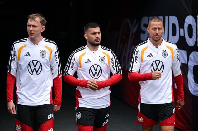 Fussball WM 2026 Vorbereitung Deutschland im Chicago 05.06.2026 Abschlusstraining der deutschen Nationalmannschaft im Solider Field Stadion vor dem Testspiel gegen die USA: Maximilian Beier, Deniz Undav und Waldemar Anton (v.li.) kommen ins Stadion