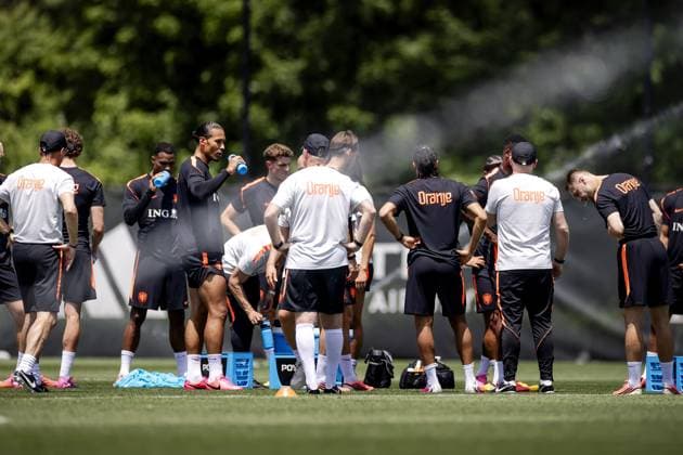 NEW YORK - The players take a water break during a training session of the Dutch national team, Nationalteam at the Etihad City Football Academy training complex on June 5, 2026, in Orangeburg, New York. The Dutch national team is preparing for the 2026 World Cup. ROBIN VAN LONKHUIJSEN ANP xVIxANPxSportx xxANPxIVx 560191023 originalFilename: 560191023.jpg