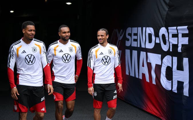 Fussball WM 2026 Vorbereitung Deutschland im Chicago 05.06.2026 Abschlusstraining der deutschen Nationalmannschaft im Solider Field Stadion vor dem Testspiel gegen die USA: Felix Nmecha, Jonathan Tah und Leroy Sane (v.li.) kommen ins Stadion