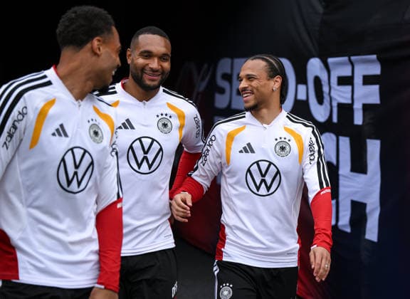 Fussball WM 2026 Vorbereitung Deutschland im Chicago 05.06.2026 Abschlusstraining der deutschen Nationalmannschaft im Solider Field Stadion vor dem Testspiel gegen die USA: Felix Nmecha, Jonathan Tah und Leroy Sane (v.li.) kommen ins Stadion