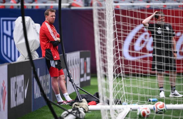 Fussball WM 2026 Vorbereitung Deutschland im Chicago 05.06.2026 Abschlusstraining der deutschen Nationalmannschaft im Solider Field Stadion vor dem Testspiel gegen die USA: Bundestrainer Julian Nagelsmann beobachte das Training