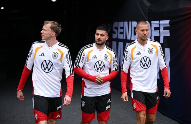 Fussball WM 2026 Vorbereitung Deutschland im Chicago 05.06.2026 Abschlusstraining der deutschen Nationalmannschaft im Solider Field Stadion vor dem Testspiel gegen die USA: Maximilian Beier, Deniz Undav und Waldemar Anton (v.li.) kommen ins Stadion