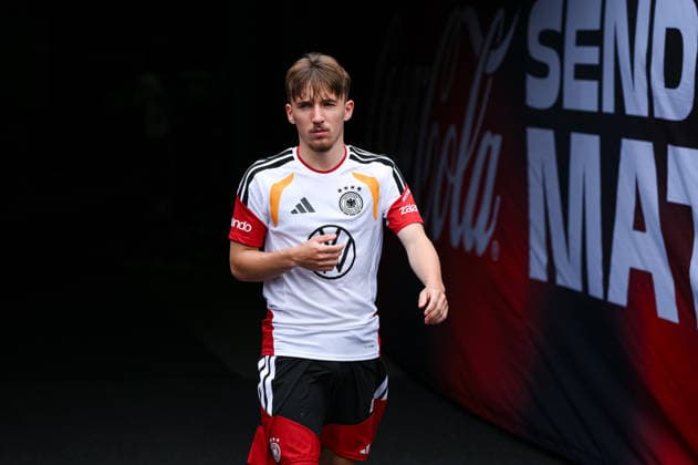 Fussball WM 2026 Vorbereitung Deutschland im Chicago 05.06.2026 Abschlusstraining der deutschen Nationalmannschaft im Solider Field Stadion vor dem Testspiel gegen die USA: Lennart Karl kommt ins Stadion