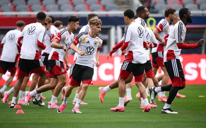 Fussball WM 2026 Vorbereitung Deutschland im Chicago 05.06.2026 Abschlusstraining der deutschen Nationalmannschaft im Solider Field Stadion vor dem Testspiel gegen die USA: Lennart Karl (Mitte)
