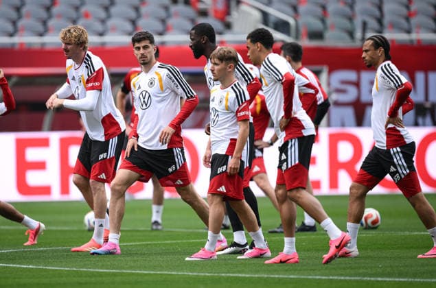 Fussball WM 2026 Vorbereitung Deutschland im Chicago 05.06.2026 Abschlusstraining der deutschen Nationalmannschaft im Solider Field Stadion vor dem Testspiel gegen die USA: Nick Woltemade, Kai Havertz, Antonio Ruediger, Lennart Karl, Jamal Musiala und Leroy Sane (v.li.)