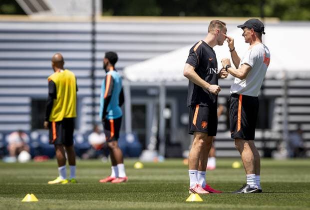 NEW YORK - Teun Koopmeiners of the Netherlands and assistant Wim Jonk during a training session of the Dutch national team, Nationalteam at the Etihad City Football Academy training complex, on June 5, 2026, in Orangeburg, New York. The Dutch national team is preparing for the 2026 World Cup. KOEN VAN WEEL ANP xVIxANPxSportx xxANPxIVx 560191126 originalFilename: 560191126.jpg