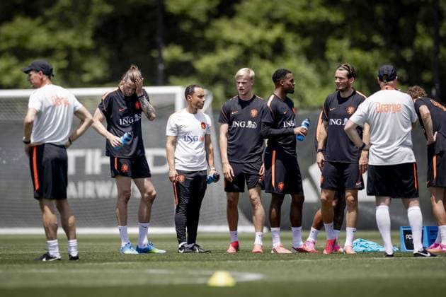 NEW YORK - The players take a water break during a training session of the Dutch national team, Nationalteam at the Etihad City Football Academy training complex on June 5, 2026, in Orangeburg, New York. The Dutch national team is preparing for the 2026 World Cup. ROBIN VAN LONKHUIJSEN ANP xVIxANPxSportx xxANPxIVx 560191196 originalFilename: 560191196.jpg