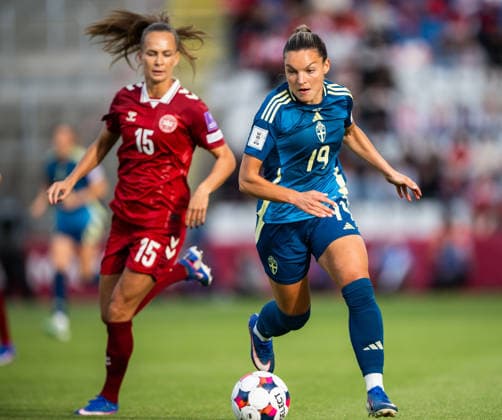 260605 Frederikke Thogersen of Denmark and Johanna Rytting Kaneryd of Sweden during the FIFA Women™s World Cup Qualifier football match between Denmark and Sweden on June 5, 2026 in Odense. Photo: Ludvig Thunman BILDBYRAN kod LT LT0798 fotboll football soccer fotball vm-kval kval fifa womens world cup qualifier qualifier danmark sverige sweden denmark dam bbeng bbauto Copyright: LUDVIGxTHUNMAN BB260605LT038