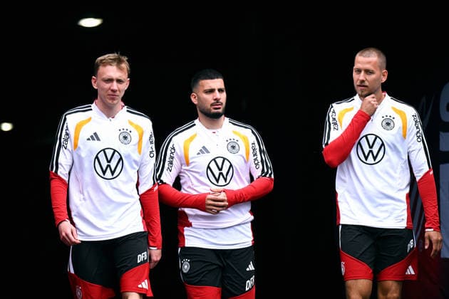 Fussball, Länderspiel, Herren, WM 2026, Training der deutschen Nationalmannschaft im Soldier Field, Chicago; Maximilian Beier (GER). Deniz Undav (GER), Waldemar Anton (GER).