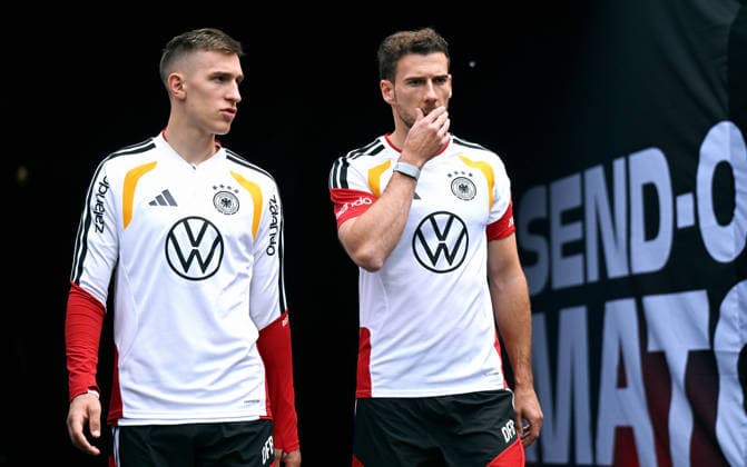 Fussball, Länderspiel, Herren, WM 2026, Training der deutschen Nationalmannschaft im Soldier Field, Chicago; Nico Schlotterbeck (GER), Leon Goretzka (GER).