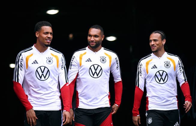 Fussball, Länderspiel, Herren, WM 2026, Training der deutschen Nationalmannschaft im Soldier Field, Chicago; Felix Nmecha (GER), Jonathan Tah (GER), Leroy Sane (GER).