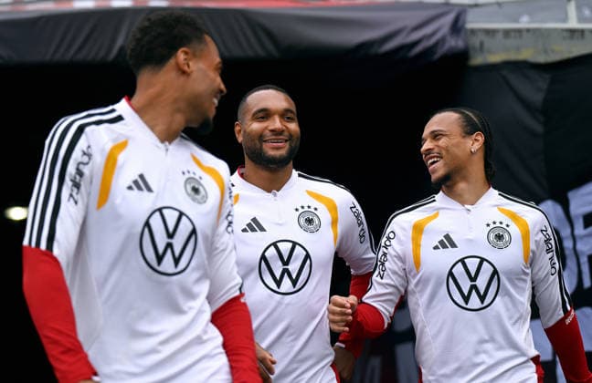 Fussball, Länderspiel, Herren, WM 2026, Training der deutschen Nationalmannschaft im Soldier Field, Chicago; Felix Nmecha (GER), Jonathan Tah (GER), Leroy Sane (GER).