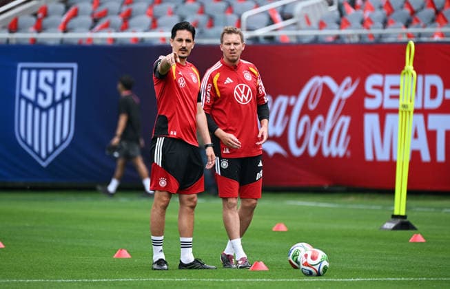 Fussball, Länderspiel, Herren, WM 2026, Training der deutschen Nationalmannschaft im Soldier Field, Chicago; Bundestrainer Julian Nagelsmann (GER), Co-Trainer Benjamin Hübner (GER).