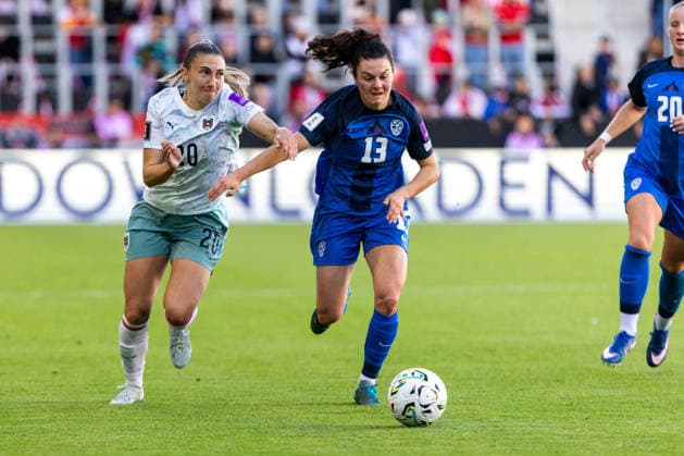 WOMEN SOCCER - FIFA World Cup, WM, Weltmeisterschaft, Fussball 2027, quali, AUT vs SLO VIENNA,AUSTRIA,05.JUN.26 - WOMEN SOCCER - FIFA Women s World Cup 2027, european qualifiers, OEFB international match, Länderspiel, Nationalmannschaft Austria vs Slovenia. Image shows Katharina Naschenweng (AUT) and Zala Kustrin (SLO).  GEPAxpictures xPhilippxBrem