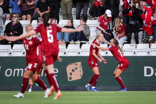 ODENSE, DANMARK 20260605 Danmarks Cecilie Floe (19, th) jublar efter att ha gjort 1-0 under fredagens kval till damernas VM 2027 mellan Danmark och Sverige pa Odense Stadion. ODENSE DANMARK x9200x Copyright: xAdamxIhse TTx VM-KVAL DANMARK-SVERIGE