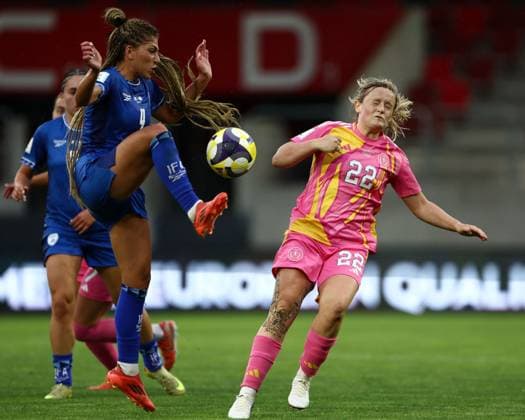 Fußball, Frauen, WM Quali, Schottland - Israel #4 Itaf Alkisi of Israel Women and Erin Cuthbert of Scotland Women Scotland Women v Israel Women, FIFA 2027 Women s World Cup Qualifying, Football, Bozsnik Arena, Budapest, Hungary - 05 Jun 2026Budapest Bozsnik Arena Hungary EDITORIAL USE ONLY No use with unauthorised audio, video, data, fixture lists, club league logos or live services. Online in-match use limited to 120 images, no video emulation. No use in betting, games or single club league player publications.  Copyright: xNikolaxKrstic Shutterstockx 16911189dd